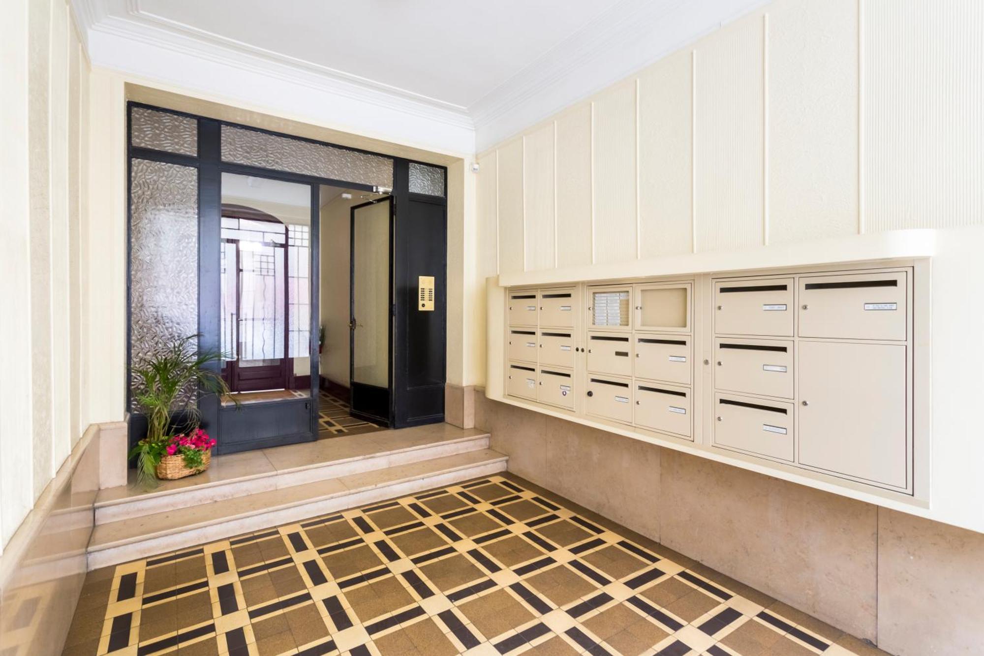 Artois Champs-Elysees With Ac Paris Exterior photo